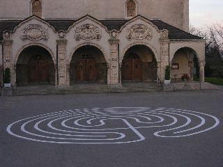 Labyrinth vonr der Kirche St. Maria